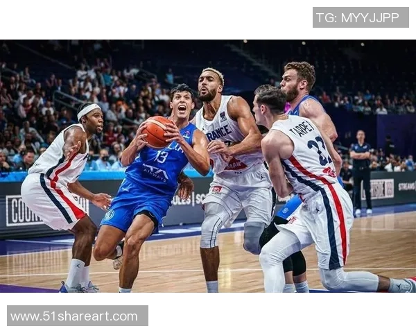 2006年美国男篮与意大利队激战回顾：篮球盛宴中的经典对决与精彩瞬间